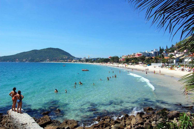 Praias em Bombinhas: natureza e beleza em cada canto